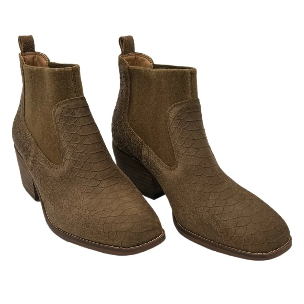 Crown Vintage Women Giancita Chelsea Bootie, Snake Print, Size 7.5, Camel